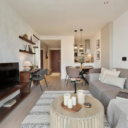 Apartment Lys - 2 Bedrooms And Pool In Eixample Esquerra Barcelona